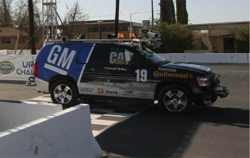 Vítězné vozidlo Tartan Racing, zhotovené z SUV Chevrolet Tahoe.
